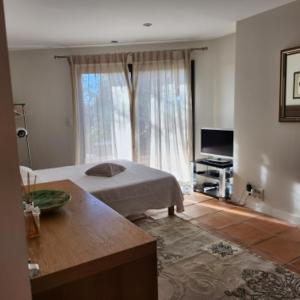 En eller flere senge i et værelse på Sunrise T2 avec jacuzzi vue mer