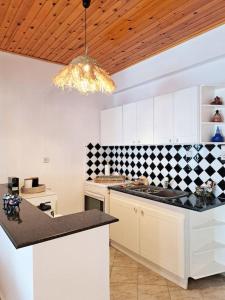A kitchen or kitchenette at Moonstone Seafront Suite