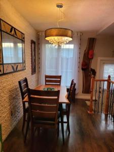 Χώρος καθιστικού στο Charming Home, 15 Minutes to the Parliament