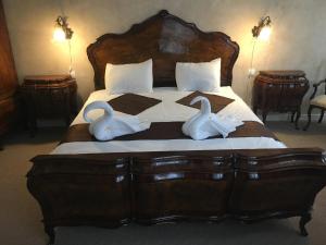 Postel nebo postele na pokoji v ubytování Csiki Hotel