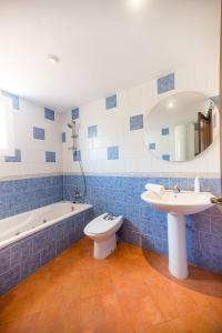 Ένα μπάνιο στο Alhaurín Villa piscina privada Andra