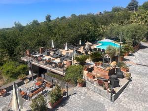 Bazén v ubytovaní B&B Dimora dell' Etna alebo v jeho blízkosti
