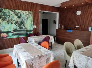 Area soggiorno di Spring Inn Bir-Billing