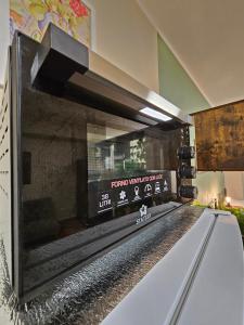 a microwave oven in a living room with at RC SUITE Annunziata in Termini Imerese