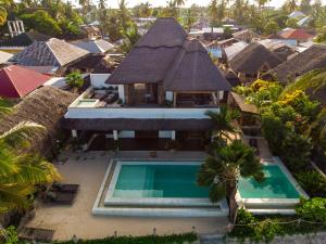 Bazén v ubytování Joya' Beach Suites & Villa nebo v jeho okolí