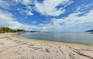 a sandy beach with a blue sky and the ocean at 1 Bedroom Cozy Apartment In Toulon in Toulon