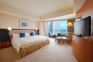 a hotel room with a bed and a flat screen tv at The Yokohama Bay Hotel Tokyu in Yokohama