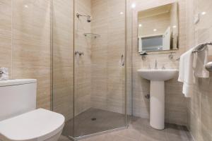 Amaroo Motel Tumuts Best Accommodation的一间浴室