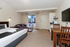 Amaroo Motel Tumuts Best Accommodation客房内的一张或多张床位