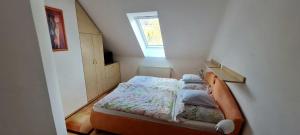 Postel nebo postele na pokoji v ubytování Ubytování v soukromí Olomučany