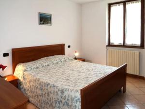a bedroom with a large bed in a room at Casa Domenica in Gravedona
