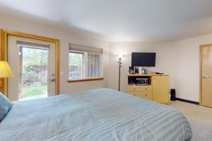 a bedroom with a large bed and a television at Aspen Suites 505 & 506: Downtown Duo in Leavenworth +56 photos