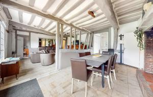 a kitchen and dining room with a table and chairs at Beautiful Home In Vittefleur With Wifi in Vittefleur