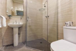 Amaroo Motel Tumuts Best Accommodation的一间浴室