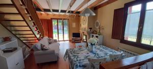 Posezení v ubytování Gestiona2R - Casa Camelia con jardin, ideal familias