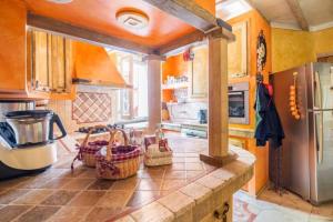 Kuchnia lub aneks kuchenny w obiekcie Villa Dacia
