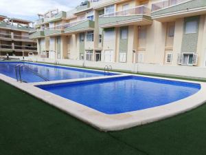 The swimming pool at or close to Delfines III Solo Familias Serviplaya