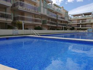 The swimming pool at or close to Delfines III Solo Familias Serviplaya