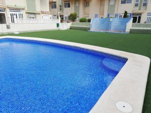 The swimming pool at or close to Delfines III Solo Familias Serviplaya