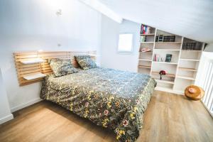 En eller flere senge i et værelse på Maison L oree du Golf + 17 billeder