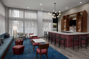 a lobby with a bar and tables and chairs at Hampton Inn Cleveland-Downtown in Cleveland