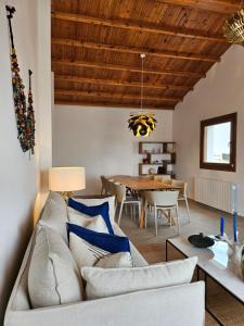 Χώρος καθιστικού στο Limens Luxury Home