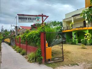 Bangunan di mana terletaknya rumah tamu ini +17 gambar