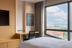 DoubleTree by Hilton Vientiane客房内的一张或多张床位