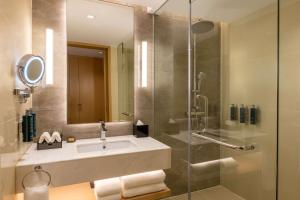 DoubleTree by Hilton Vientiane的一间浴室