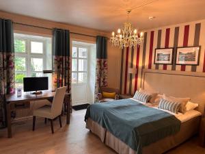 En eller flere senger på et rom på Hofslund Fjord Hotel