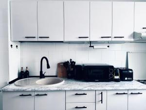 Kuchyň nebo kuchyňský kout v ubytování UNDE Home