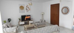 Gallery image of Comfortable Apartment close to Rafina port in Rafina +8 photos