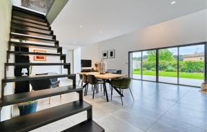 Fotografia z galérie ubytovania Lovely Home In Allauch With Kitchen v destinácii Allauch