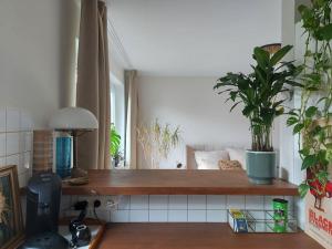 Příslušenství pro přípravu čaje a kávy v ubytování Design Apartment Nähe Düsseldorf