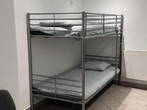 Postel nebo postele na pokoji v ubytování Gołębia Hostel + 7 fotografií