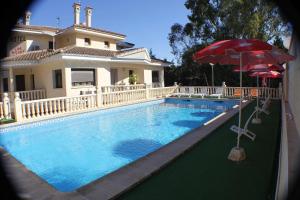 Bazén v ubytování Hotel Las Nieves nebo v jeho okolí