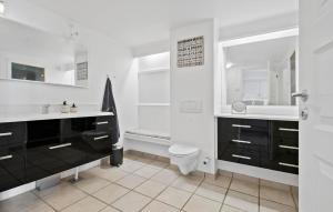 Koupelna v ubytování Beach Front Apartment In Nykøbing Sj