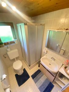 A bathroom at Haus Sepp Finkenberg Még 28 kép
