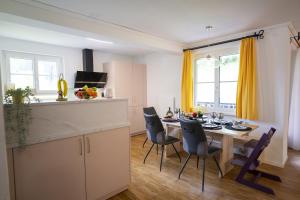 a kitchen and dining room with a table and chairs at Chasa Valbernard in Vulpera