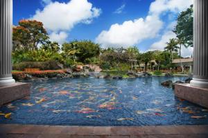 Bazén v ubytování Marriott's Kaua'i Beach Club nebo v jeho okolí
