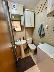 Et badeværelse på Sun Bay Petrovac