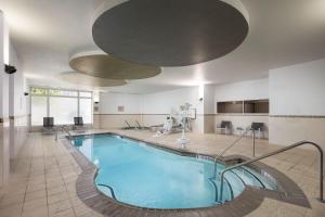 Bazén v ubytování SpringHill Suites by Marriott Grand Junction Downtown/Historic Main Street nebo v jeho okolí