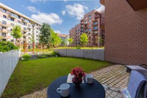 Vonkajšia záhrada v ubytovaní Modern Oasis in Bratislava's Heaven