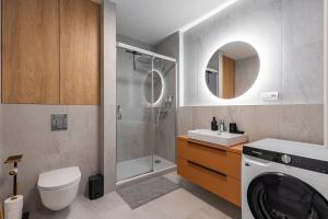 Kúpeľňa v ubytovaní Modern Oasis in Bratislava's Heaven + 37 fotografií