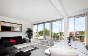 a living room with a couch and a table at Beautiful Apartment In Le Barcarès in Le Barcarès