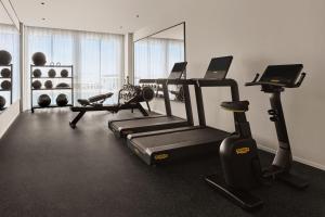Fitness centrum a/nebo fitness zařízení v ubytování The Jeddah EDITION