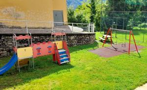 Sân chơi trẻ em tại Lake Como BORGO VIGNOLA