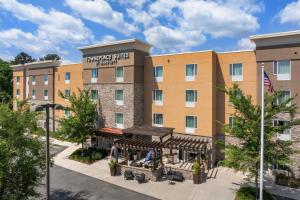 ゲインズビルにあるTownePlace Suites by Marriott Gainesville Northwestのホテル正面のイメージ