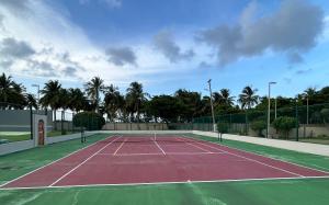 Tennis ja/või seinatennis majutusasutuses Luquillo Beach & Ocean Breeze või selle läheduses
