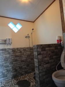 Koupelna v ubytování Batur Twin house